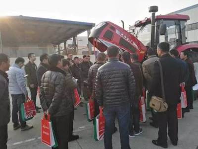 黄海金马拖拉机工厂体验活动 农机手实地感受，助力农业机械销售